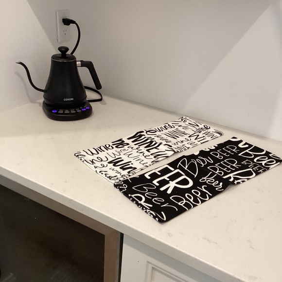 NEW Set of 2 Black & White Beer/ Wine pattern kitchen / bar area towels 19x19” - Picture 2 of 11